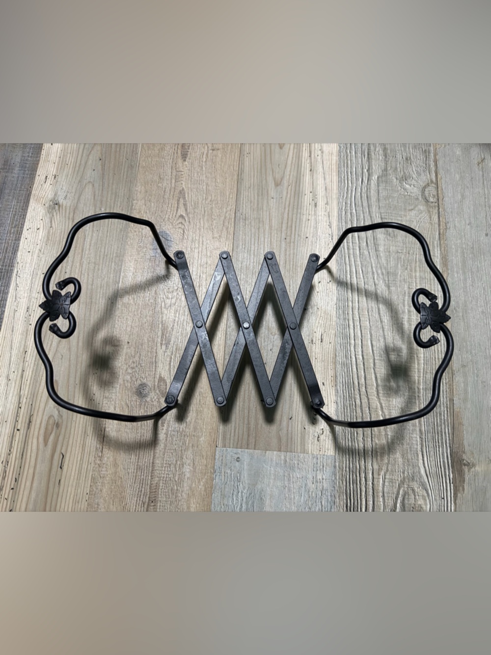 Longaberger Wrought Iron Expandable Trivet Stand for Casseroles and Dish Holders